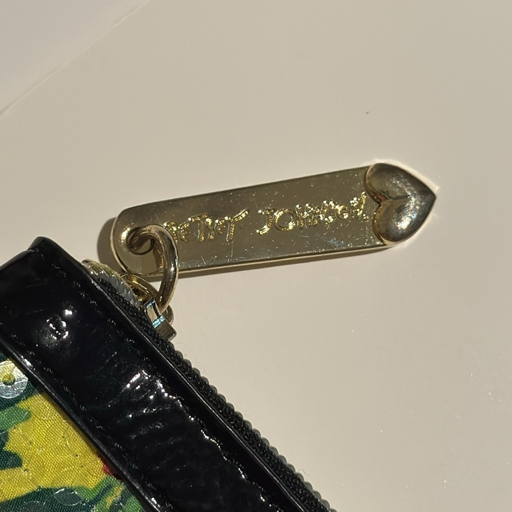 Betsey Johnson Twinkle Toes‎ Wristlet - Sequins - Yellow with Red Roses - Picture 3 of 9